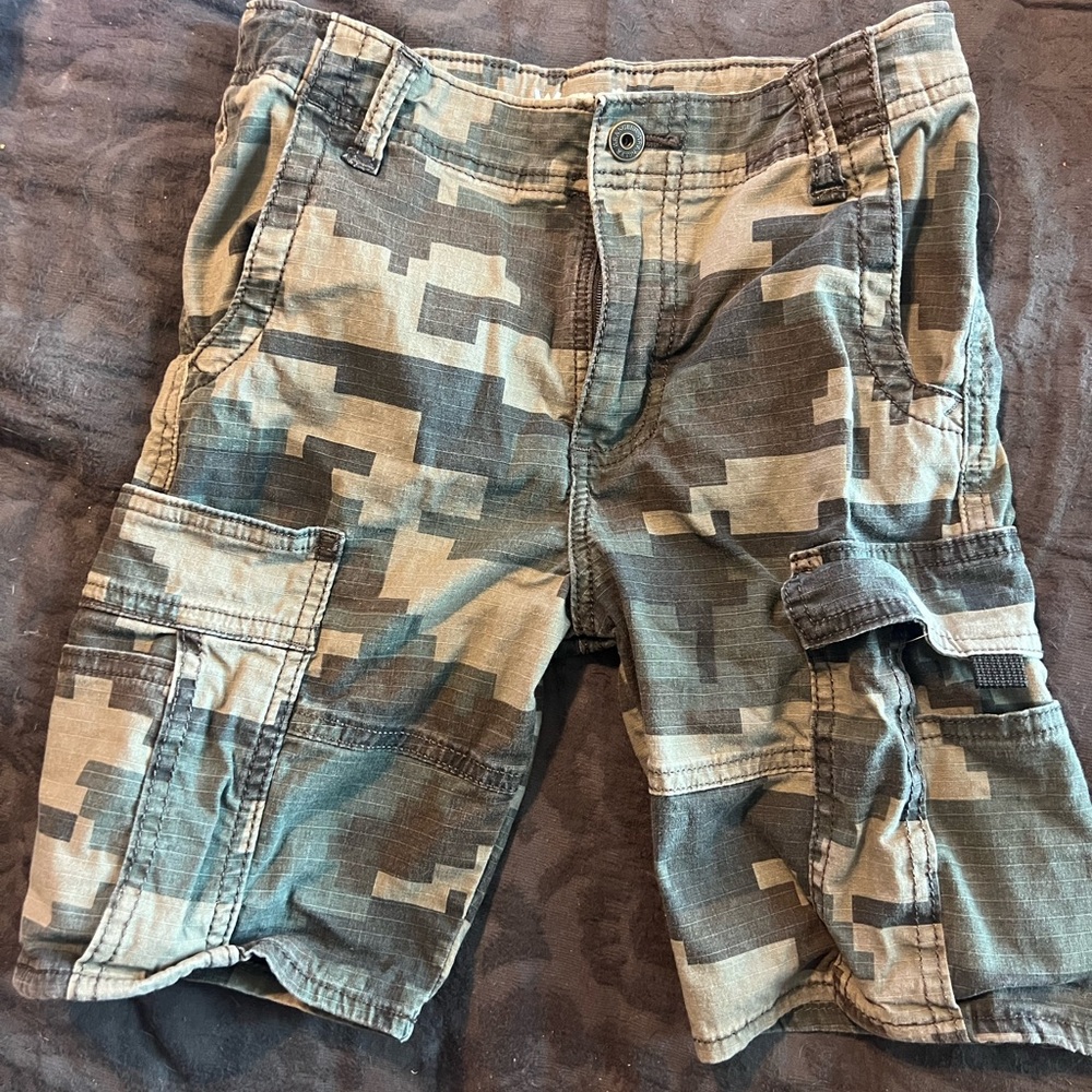Wrangler Boys Camo Cargo Shorts Size 7 LIKE NEW